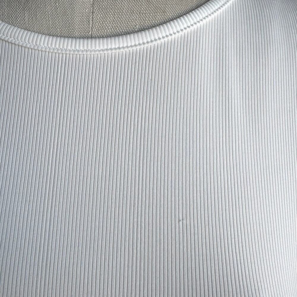 AMOMENTO White Ribbed Cut-out Back T-Shirt - Picture 7 of 10